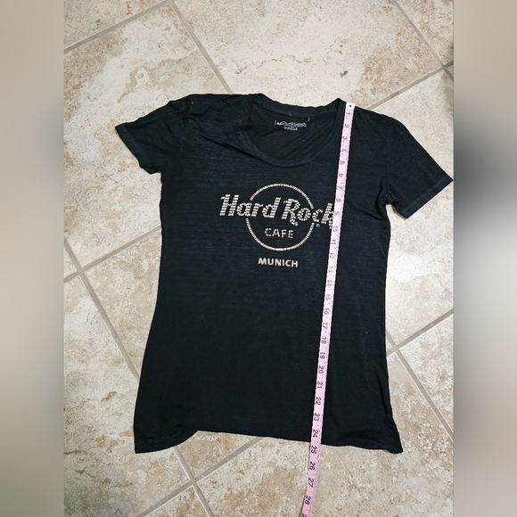 Hard Rock Cafe Munich Tee Women’s M Black Rhinestone Logo Graphic Shirt Grunge - Picture 6 of 6